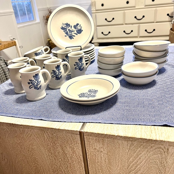 Pfaltzgraff Yorktowne Vintage Plates Bowls Casserole Dish Soup Tureen Stoneware - Picture 2 of 16